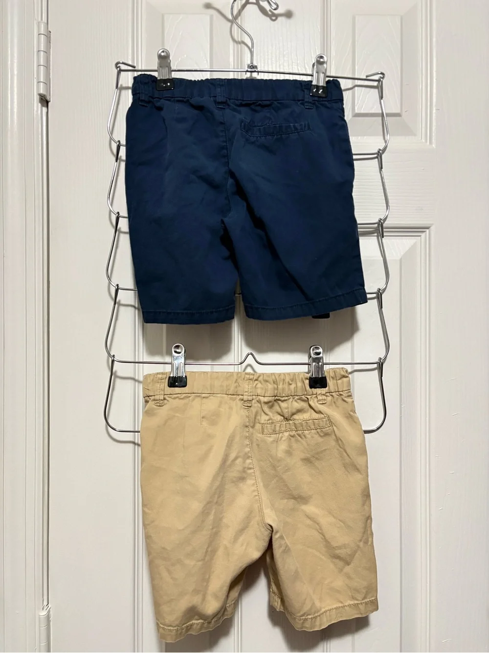 Pre-owned H&M Boys 2‑Piece Chino Shorts Set, color Beige & Navy/ Size: 4